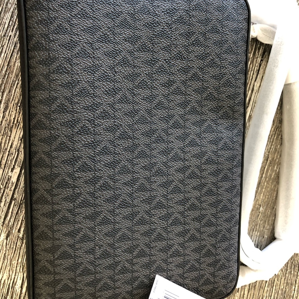 Brand New Michael Kors handbag - Picture 2 of 6